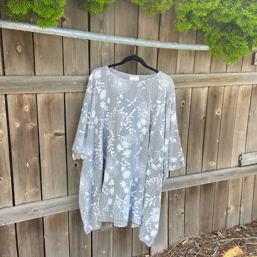 Oversized Floral Print Silver Top